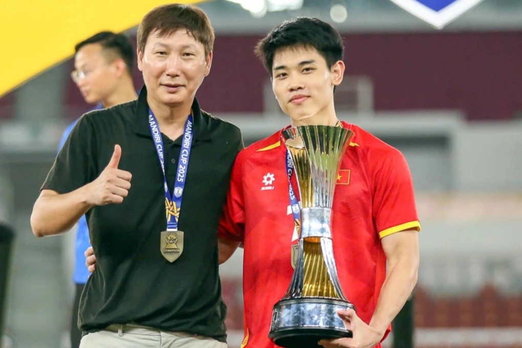 HLV Kim Sang Sik bị báo Indonesia tố ‘phi thể thao’ - Ảnh 1