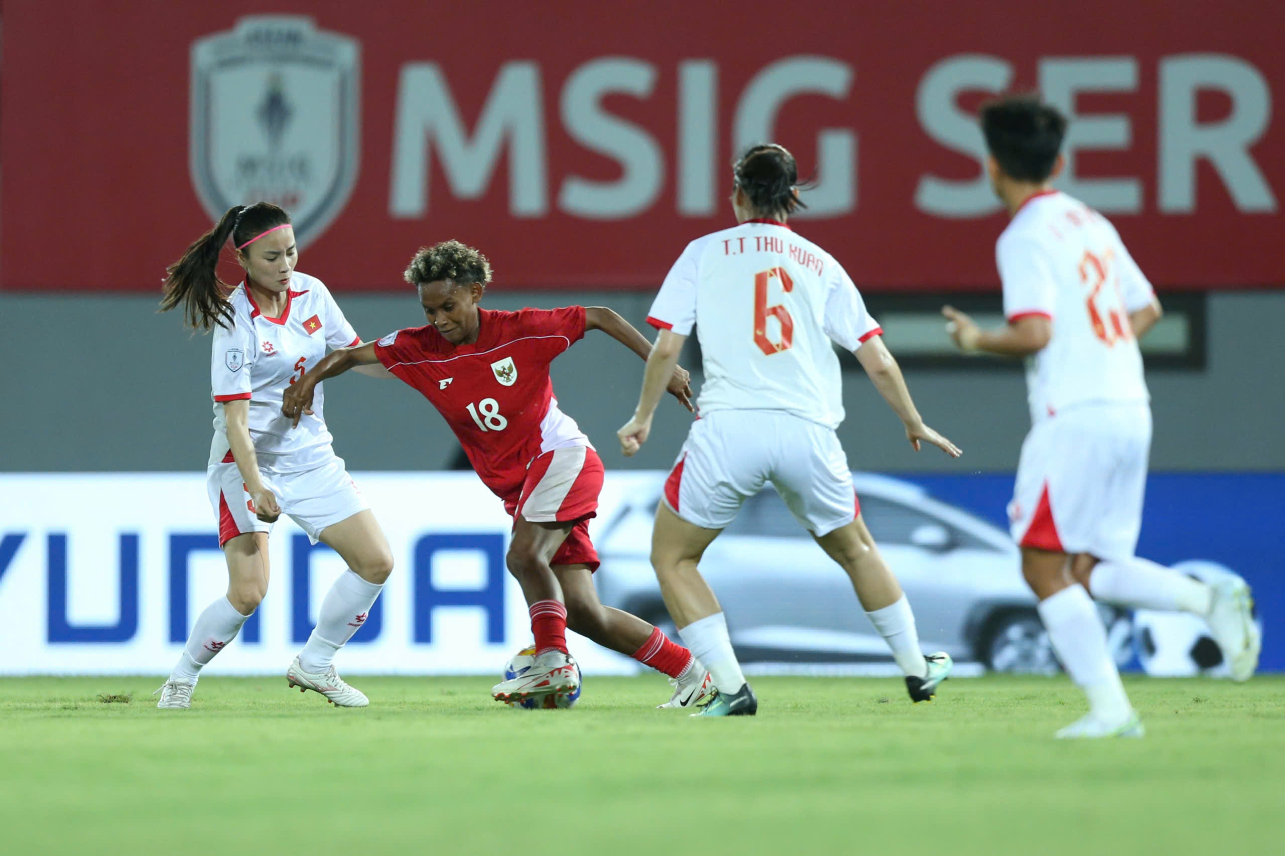 Thắng đậm Indonesia, tuyển nữ Việt Nam giành vé vào bán kết - Ảnh 1