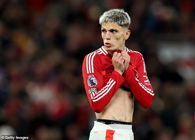 Nhất quyết đòi sang Chelsea, Garnacho ra thông điệp cứng rắn với MU - Ảnh 1