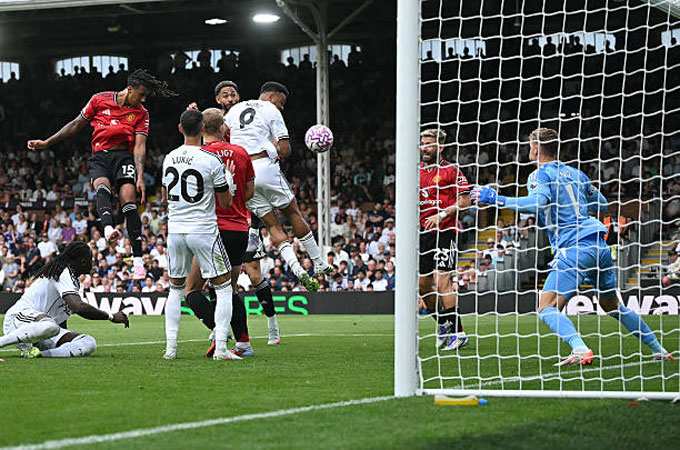 Bruno Fernandes sút hỏng phạt đền, MU chia điểm với Fulham - Ảnh 1