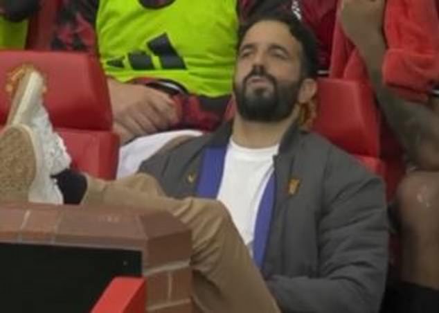 HLV Ruben Amorim lý giải vì sao không dám nhìn Bruno Fernandes sút 11m - Ảnh 1