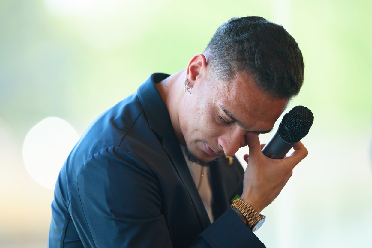 Antony bật khóc, gửi lời xin lỗi sau khi rời MU trở lại Real Betis - Ảnh 1