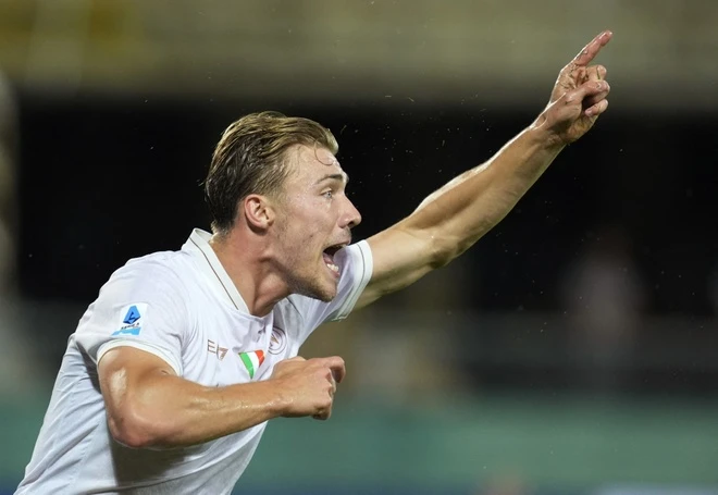 Hojlund tỏa sáng khi ra mắt Napoli, CĐV MU tiếc nuối - Ảnh 1