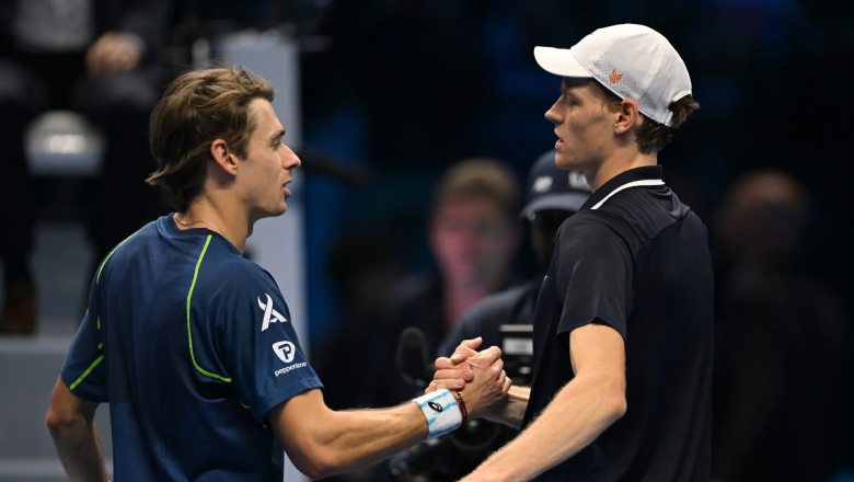 Sinner đánh bại De Minaur, giành vé đầu tiên vào chung kết China Open 2025 - Ảnh 1