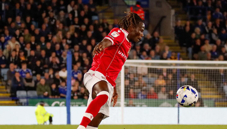 Kèo vàng bóng đá Wrexham vs Birmingham, 02h00 ngày 4/10: Khó cho khách - Ảnh 1