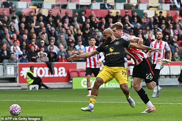Trọng tài thừa nhận MU bị xử ép trước Brentford - Ảnh 1