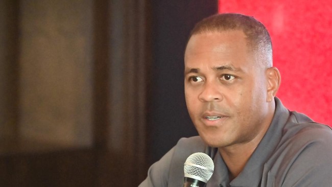 HLV Patrick Kluivert nhận tiền đền bù lớn sau khi bị Indonesia sa thải - Ảnh 1