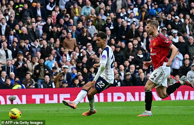 MU hòa hú vía trước Tottenham  - Ảnh 1