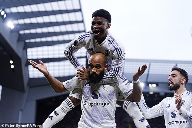 HLV Amorim tiết lộ tình trạng chấn thương của Benjamin Sesko - Ảnh 1