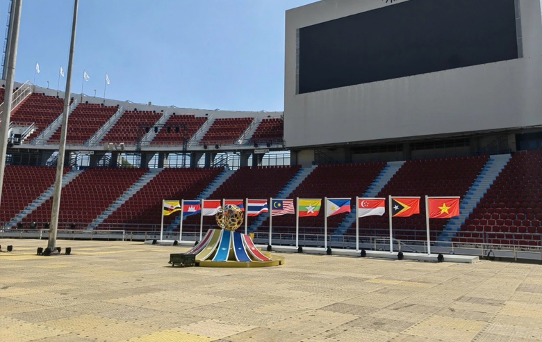 Sân Rajamangala hỏng đèn chiếu sáng ngay ngày mở màn SEA Games 33 - Ảnh 1