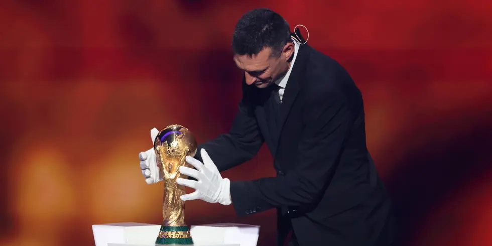 FIFA xin lỗi HLV tuyển Argentina vì sai sót trong lễ bốc thăm World Cup 2026 - Ảnh 2