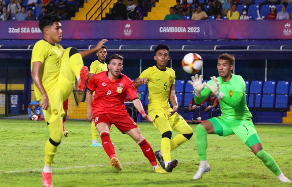 Hậu vệ tuyển Malaysia chấn thương nặng, nghỉ hết SEA Games - Ảnh 2