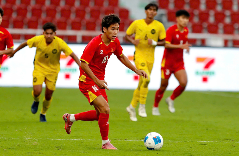 Nhẹ nhàng đánh bại Malaysia, U22 Việt Nam vào bán kết với vị trí nhất bảng - Ảnh 2