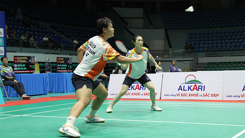 Bùi Bích Phương, Vũ Thị Trang giành HCĐ cầu lông SEA Games 33 - Ảnh 1