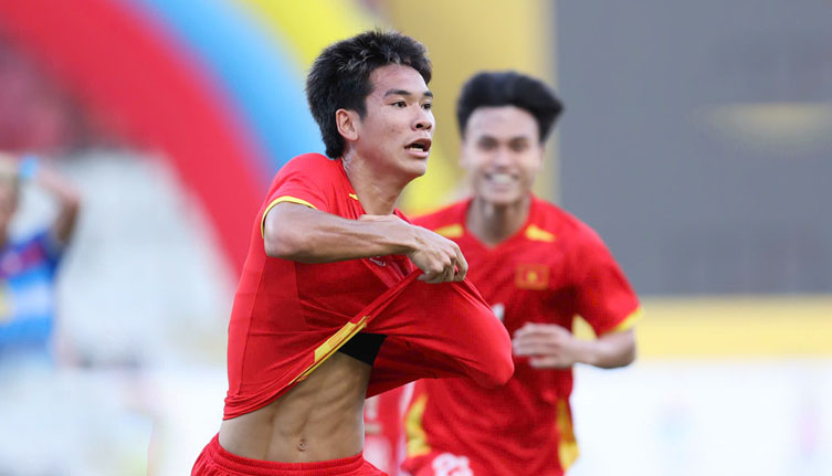 U22 Việt Nam b&ugrave;ng nổ ph&uacute;t cuối, gi&agrave;nh v&eacute; v&agrave;o chung kết SEA Games 33 - Ảnh 1