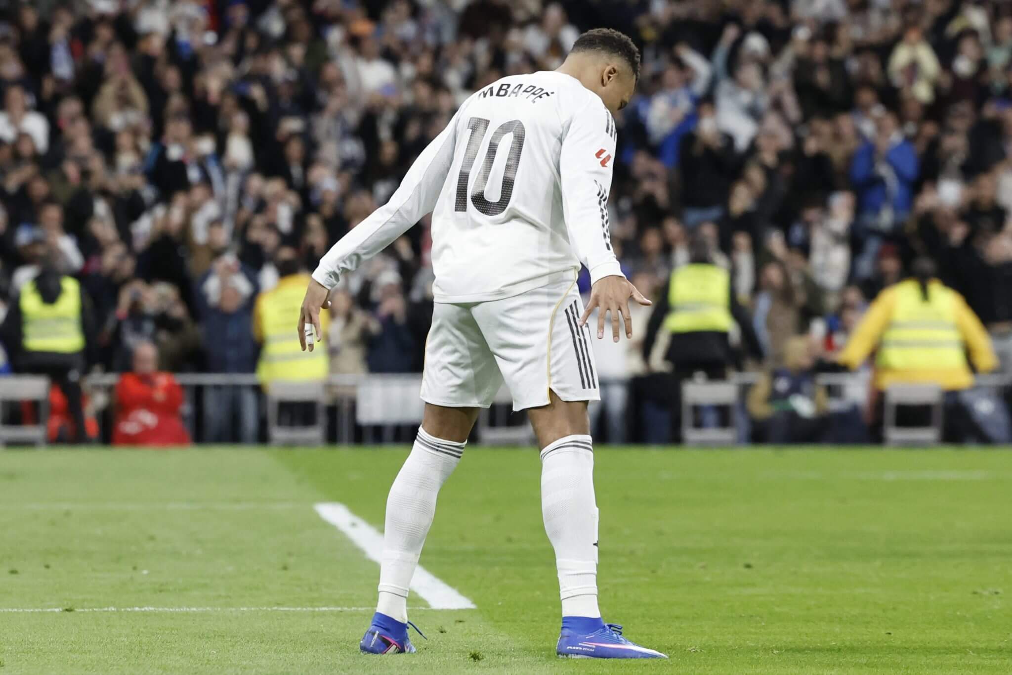 Mbappe ăn mừng đặc biệt sau khi c&acirc;n bằng kỷ lục của Ronaldo - Ảnh 1