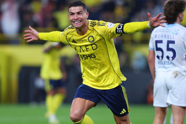 Ronaldo lập c&uacute; đ&uacute;p, tiến gần cột mốc 1000 b&agrave;n - Ảnh 1