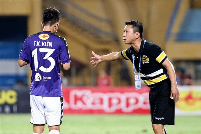 Chuyển nhượng V.League 1/2: Trợ lý HLV Văn Sỹ Sơn chia tay Hà Nội FC