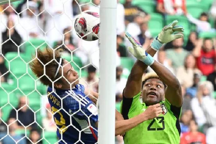 'Onana Nhật Bản' phản pháo truyền thông dù liên tục mắc lỗi tại Asian Cup 2023