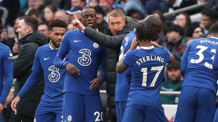 Phòng thay đồ Chelsea chia bè chia phái, có dấu hiệu nổi loạn