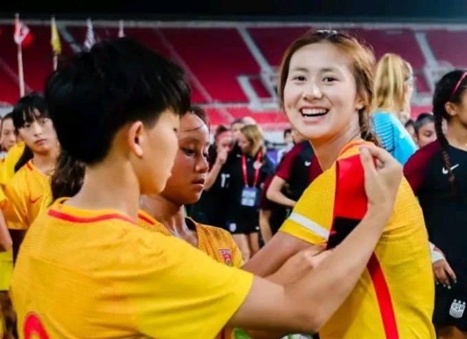Đội trưởng U19 nữ Trung Quốc bị cấm thi đấu vì làm đẹp