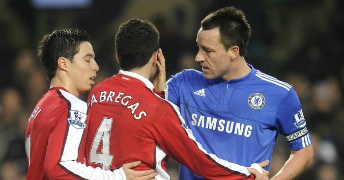 Bị fan cuồng Arsenal cà khịa, huyền thoại Chelsea đáp trả đầy thâm thuý