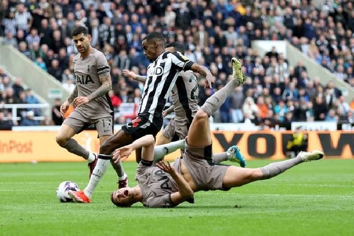 Siêu máy tính dự đoán Newcastle vs Tottenham, 3h15 ngày 3/12