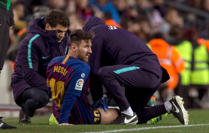 Messi có thể lỡ hẹn 'Siêu kinh điển', Barca lo sốt vó