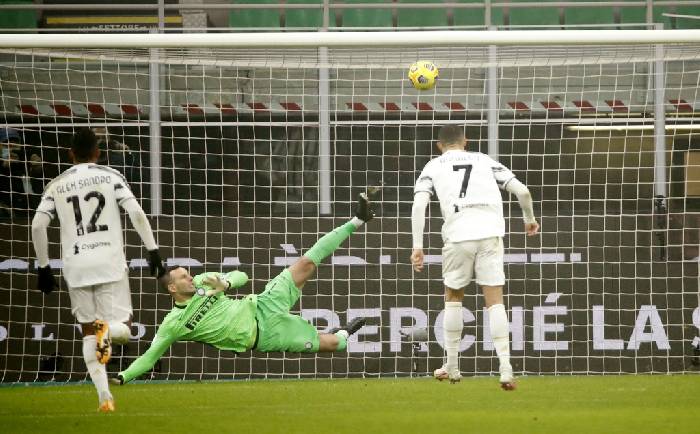 Kết quả bóng đá hôm nay 3/2: Ronaldo lập cú đúp; MU hủy diệt Southampton