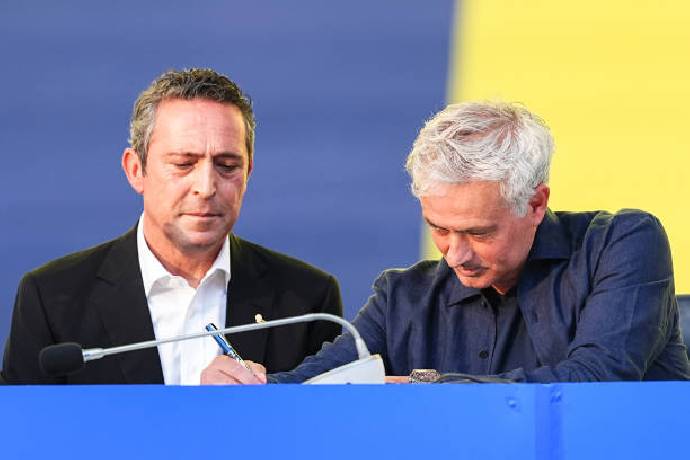 Sức hút khủng khiếp của Mourinho trong ngày ra mắt Fenerbahce