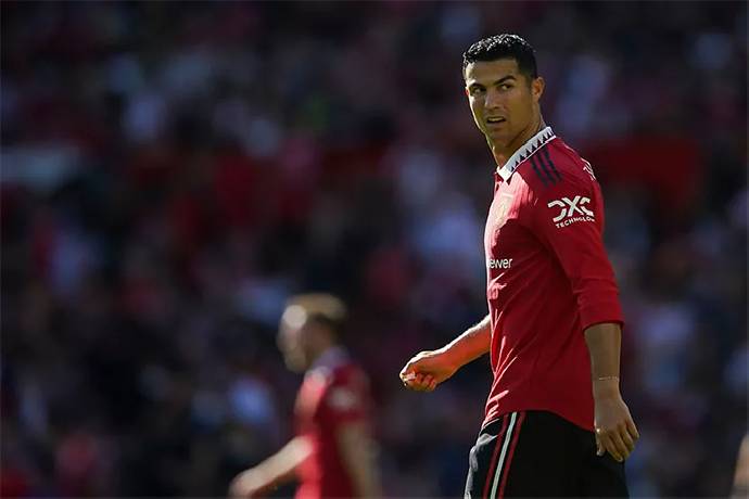Ronaldo bắt đầu chiến dịch Ngoại hạng Anh của MU từ băng ghế dự bị