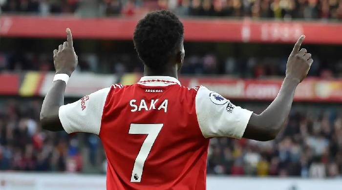 Huyền thoại Arsenal hứng mưa gạch đá vì đi 'khuyên đểu' Saka