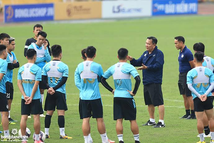 HLV Hoàng Văn Phúc: 'Cầu thủ Hà Nội khá buồn khi anh Nghiêm rời đội'