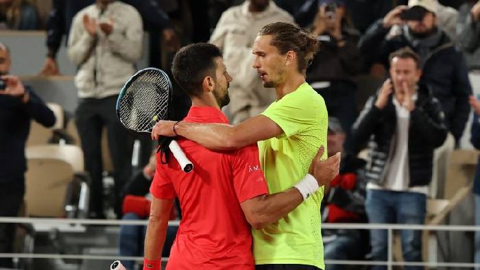 Djokovic ngược dòng hạ Zverev, vào bán kết Roland Garros lần thứ 13 Djokovic ngược dòng hạ Zverev, vào bán kết Roland Garros lần thứ 13