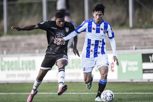 Đoàn Văn Hậu tiếp tục phải dự bị trận Heerenveen vs Zwolle