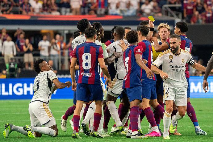 Real Madrid lại nhận 'hung tin' trước thềm Siêu kinh điển