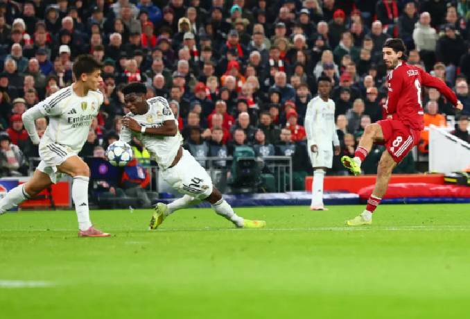 VAR gây phẫn nộ ở trận Liverpool gặp Real Madrid 