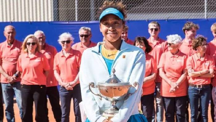 Naomi Osaka giành danh hiệu đầu tiên sau 4 năm, trở lại top 50 WTA Naomi Osaka giành danh hiệu đầu tiên sau 4 năm, trở lại top 50 WTA