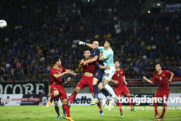 Việt Nam vs Thái Lan - HLV Kiatisuk: ‘Thời tiết làm khó các cầu thủ Thái Lan’