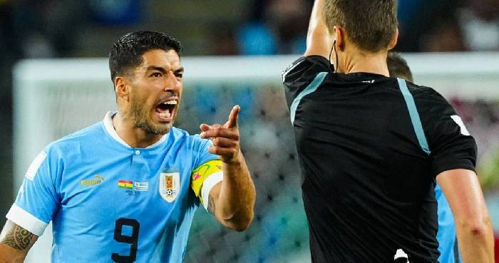 Luis Suarez cáo buộc FIFA chống lại Uruguay