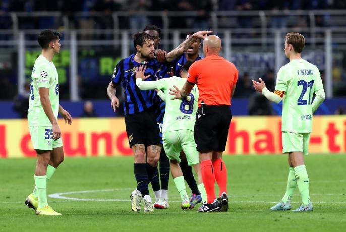 Lý do dẫn tới màn ẩu đả trong trận đấu giữa Inter vs Barcelona Lý do dẫn tới màn ẩu đả trong trận đấu giữa Inter vs Barcelona