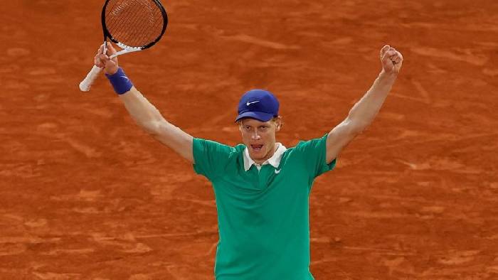 Sinner thắng Djokovic trận thứ tư liên tiếp, vào chung kết Roland Garros 2025 Sinner thắng Djokovic trận thứ tư liên tiếp, vào chung kết Roland Garros 2025