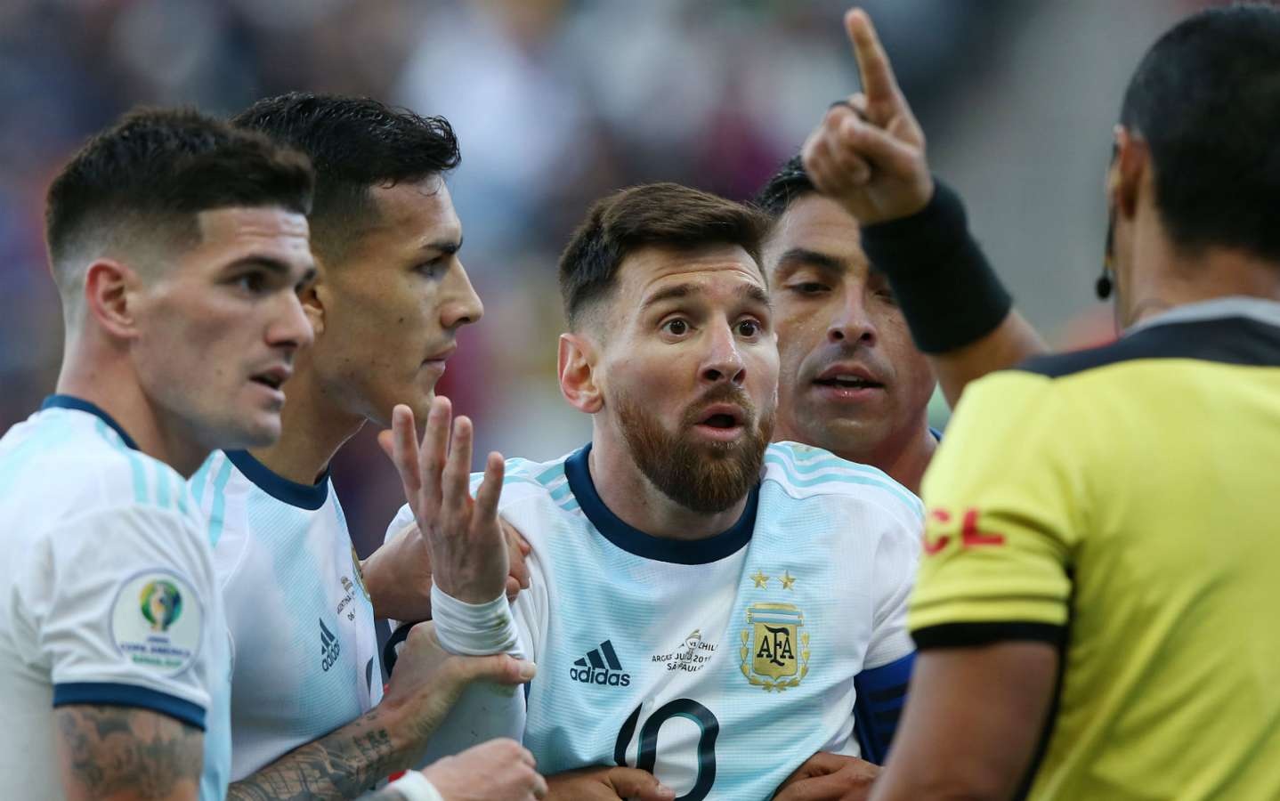 Lionel Messi không thèm nhận huy chương, tuyên chiến với ‘cốp to’ ở Copa America 2019