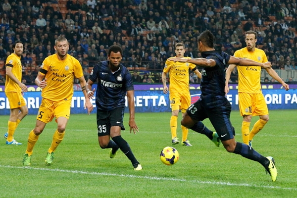 Inter Milan vs Verona (0h 10/11): Giận cá chém thớt