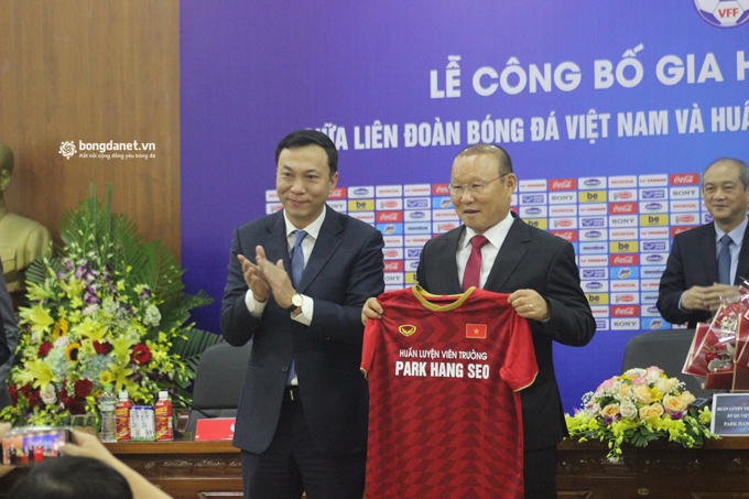 Tin bóng đá đội tuyển Việt Nam ngày 7/11: Thầy Park gửi lời cảm ơn bầu Đức