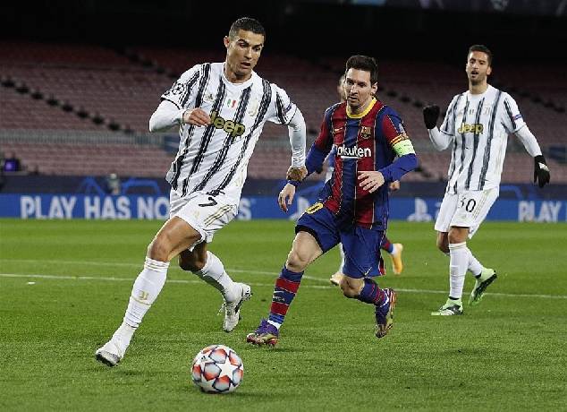 Messi đánh bại Ronaldo ở 'chung kết' cầu thủ xuất sắc nhất thập kỷ