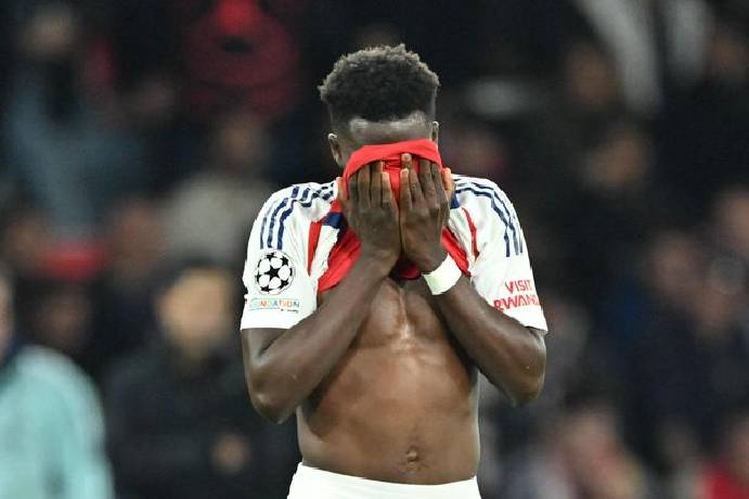 Bukayo Saka sút ra ngoài khi đứng trước gôn trống, chịu sự chỉ trích nặng nề Bukayo Saka sút ra ngoài khi đứng trước gôn trống, chịu sự chỉ trích nặng nề