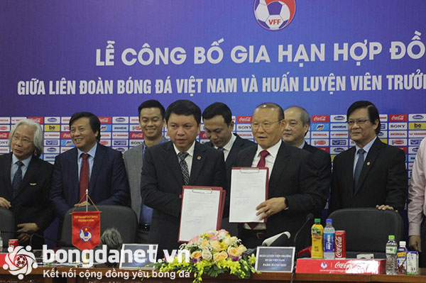 HLV Park Hang-seo từ chối mức lương xa hoa, ở lại dẫn dắt ĐT Việt Nam