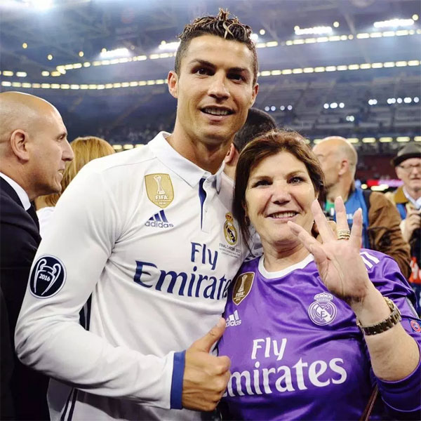 Mẹ Ronaldo tái phát ung thư