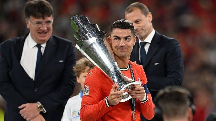 Ronaldo bật khóc, lập hàng loạt kỷ lục sau khi vô địch Nations League Ronaldo bật khóc, lập hàng loạt kỷ lục sau khi vô địch Nations League
